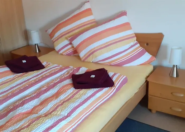 Einladene Fremdenzimmer mit Außengastronomie